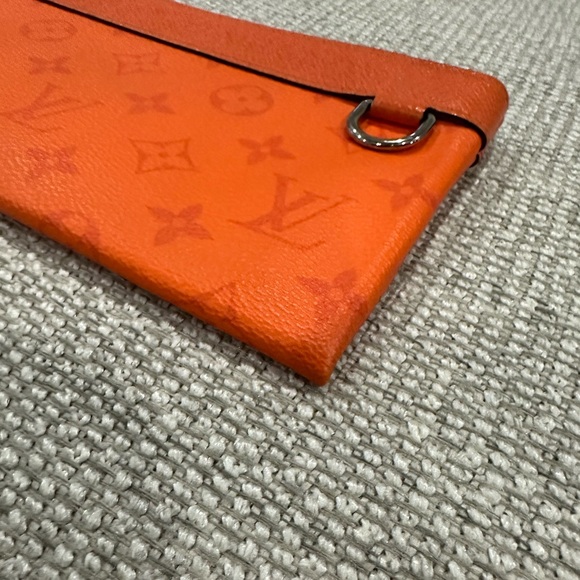 Louis Vuitton Discovery Pochette - Picture 3 of 9